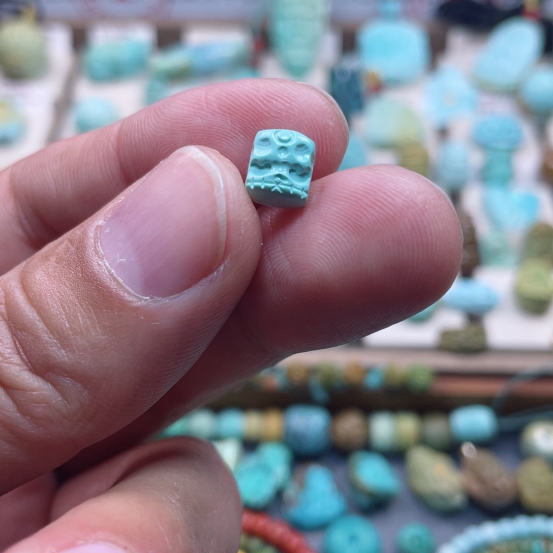 绿松石配饰未镶嵌