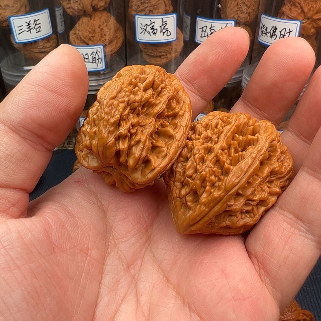 文玩核桃吊坠小****虎头王