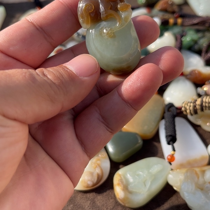 和田玉颈饰未镶嵌