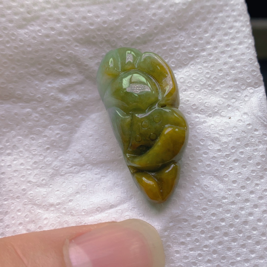 翡翠未镶嵌颈饰我