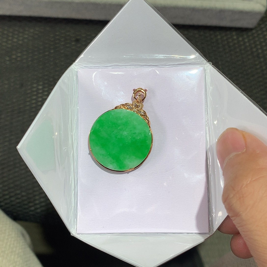 翡翠吊坠(赠链)18K金镶嵌