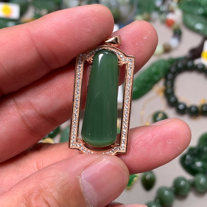 和田玉（碧玉）颈饰未镶嵌