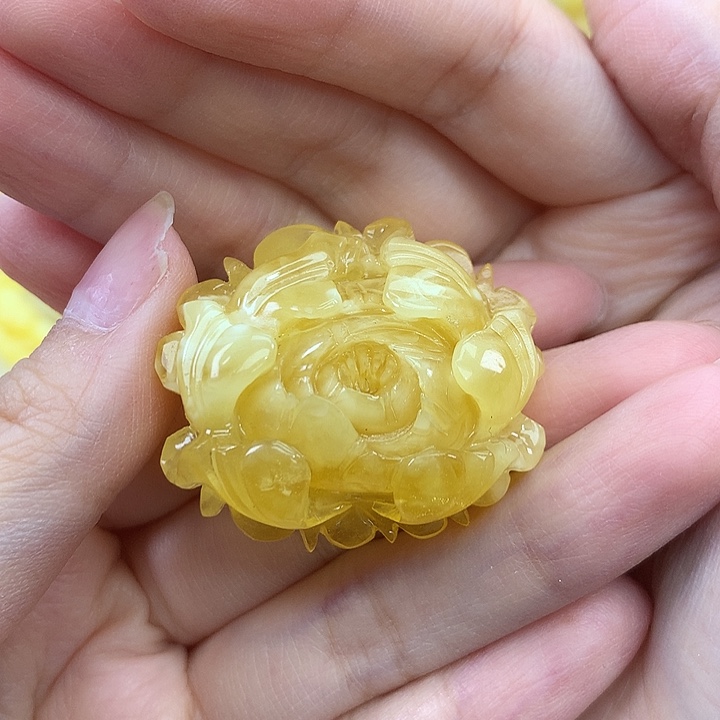 蜜蜡未镶嵌珠宝奇石