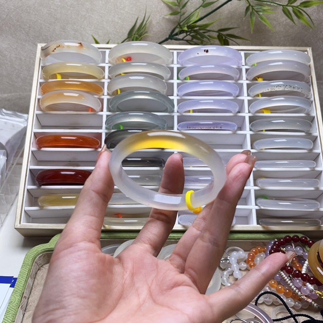 晶****手镯玛瑙/玉髓未镶嵌