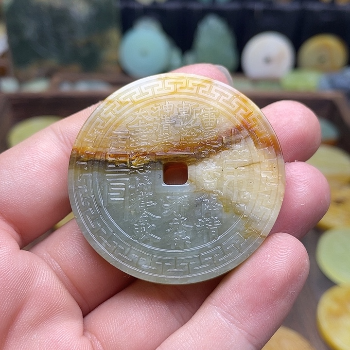 蛇纹石玉挂件未镶嵌