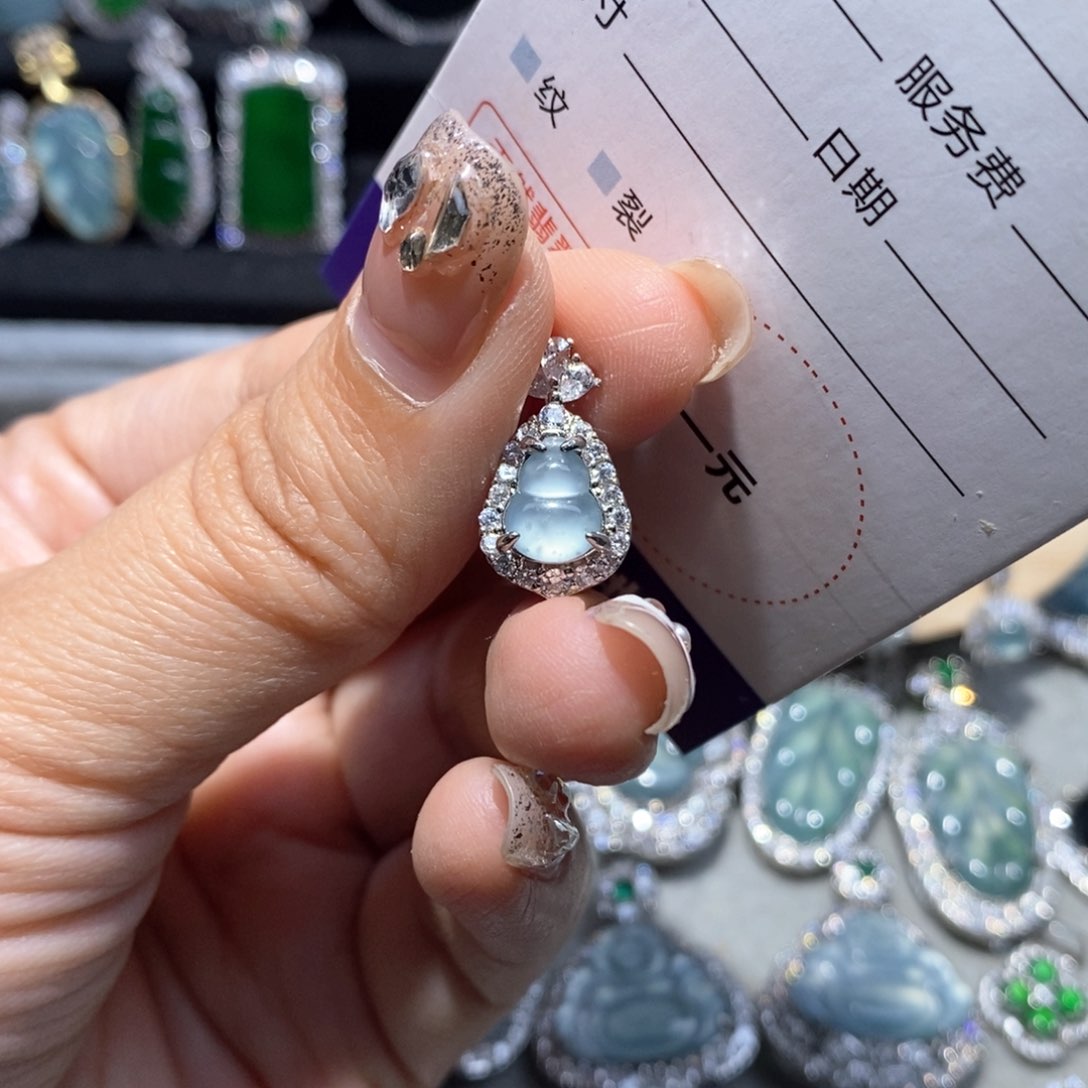 翡翠项链未镶嵌翡翠