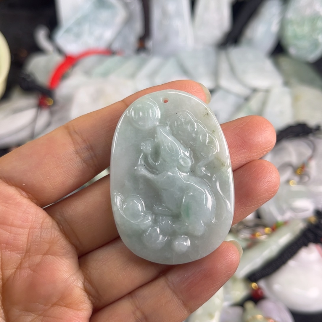 翡翠未镶嵌吊坠(不含链)瑕疵