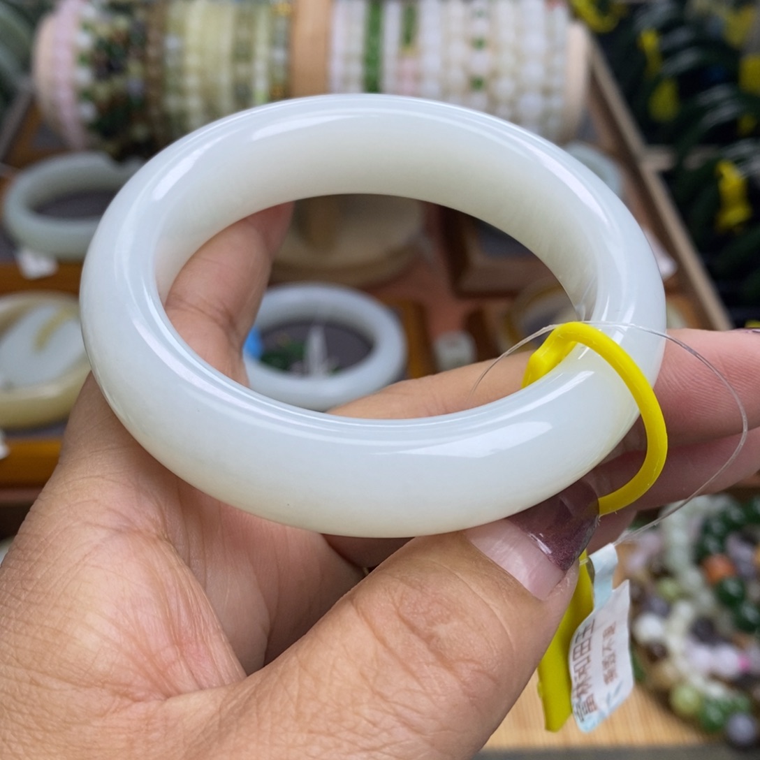 和田玉未镶嵌手镯