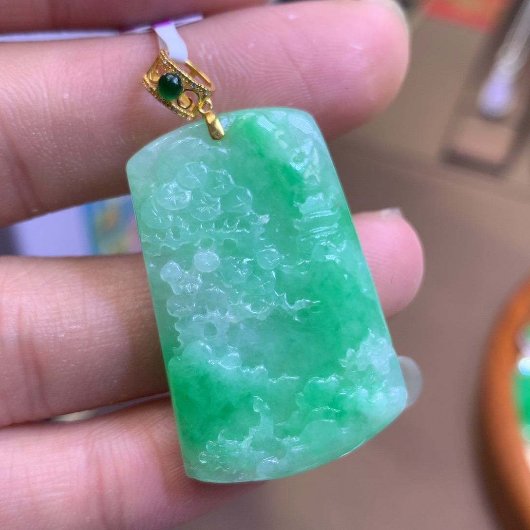 翡翠18K金镶嵌颈饰