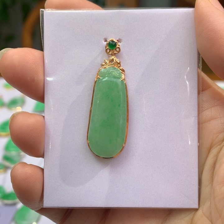 翡翠颈饰18K金镶嵌翡翠翡翠吊坠