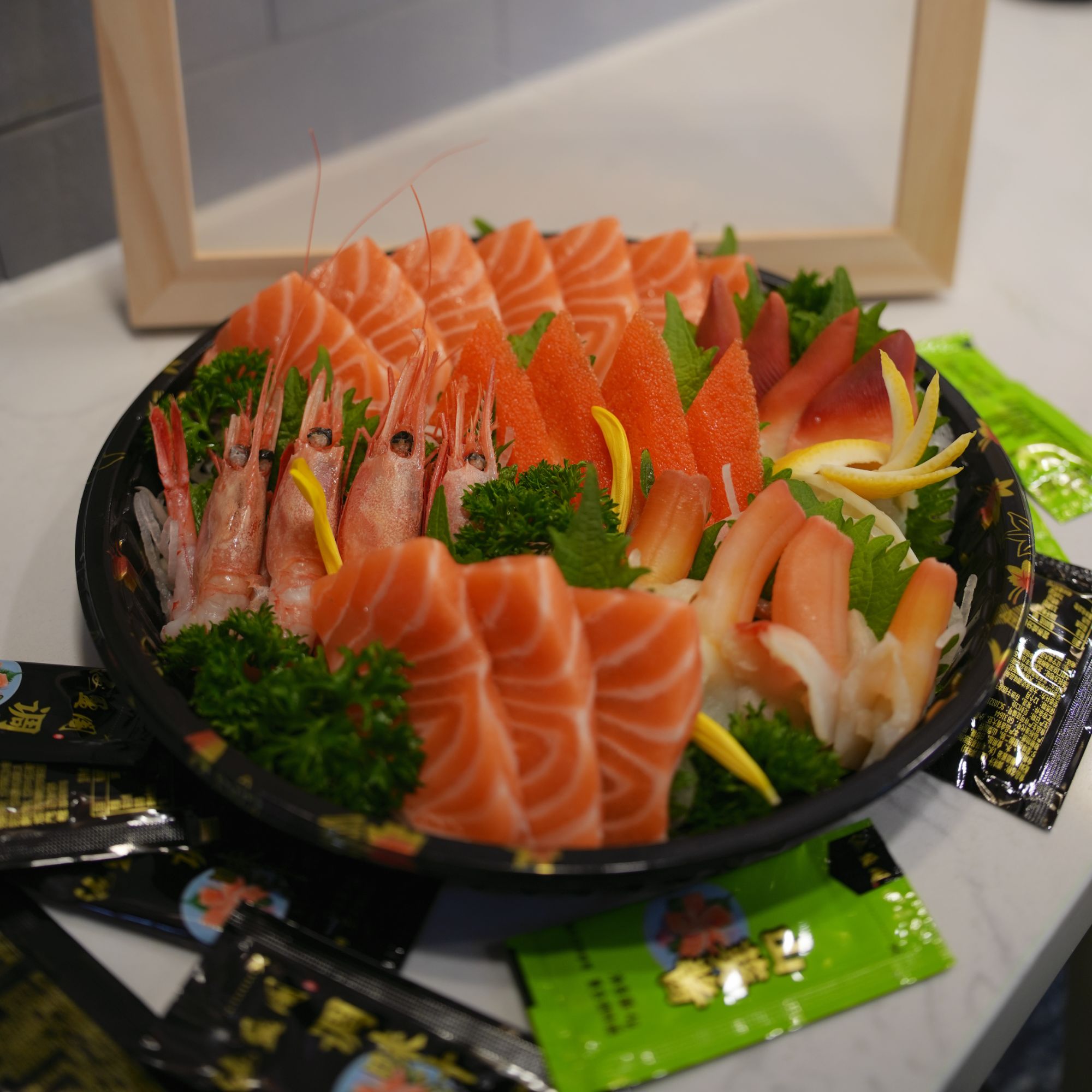 挪威三文鱼-200g去壳生食甜虾-4只 北极贝-4片