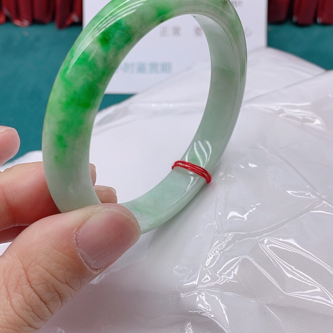 翡翠手镯未镶嵌甜**莉4555555555