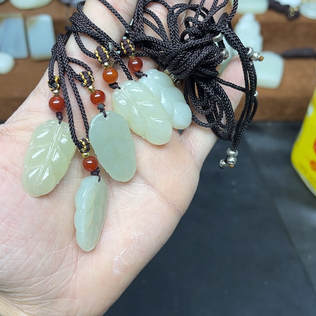 未镶嵌手镯和田玉新疆且末钢板料树叶