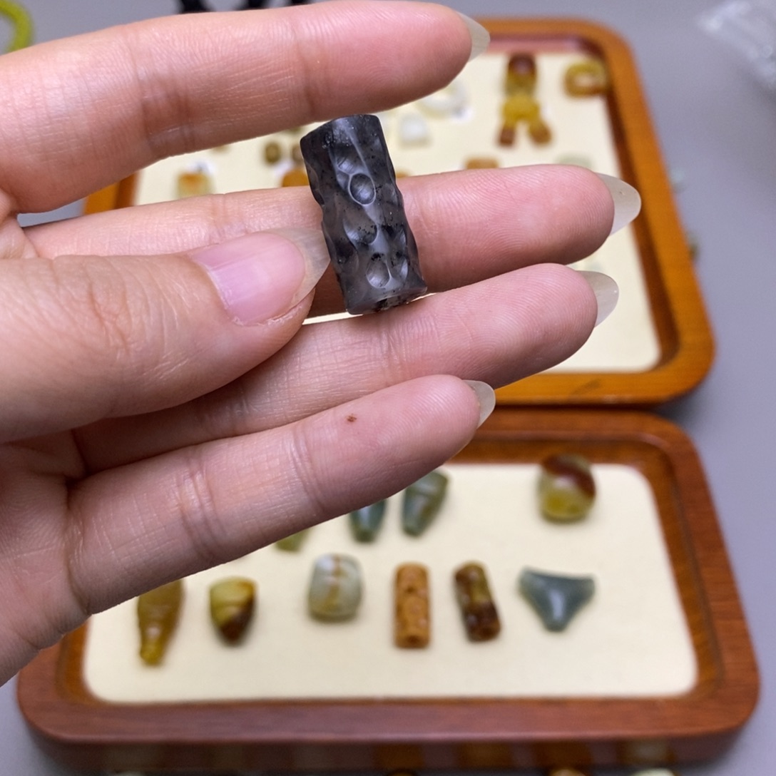 六***六蛇纹石玉未镶嵌配饰