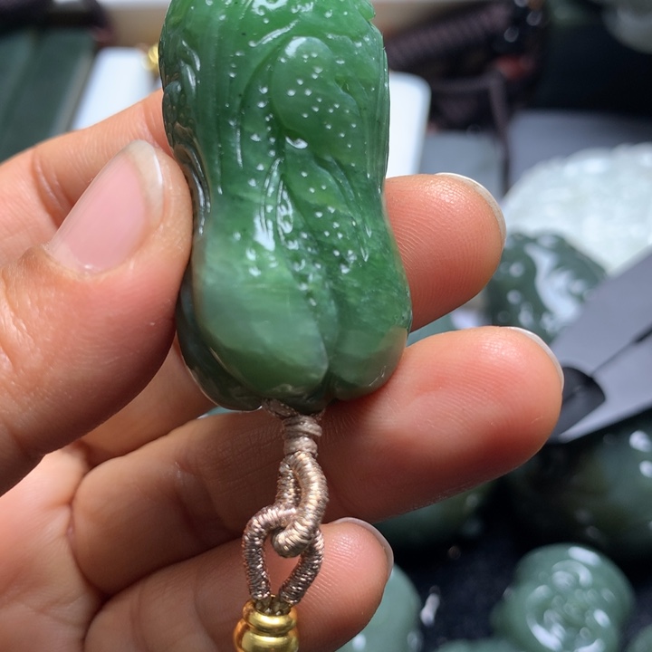 小****和田玉未镶嵌颈饰