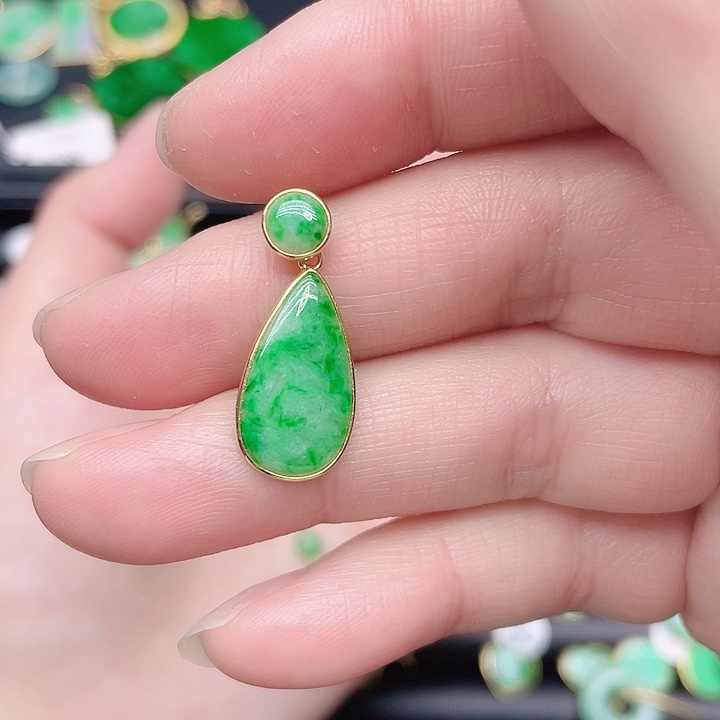 翡翠颈饰18K金镶嵌天然翡翠