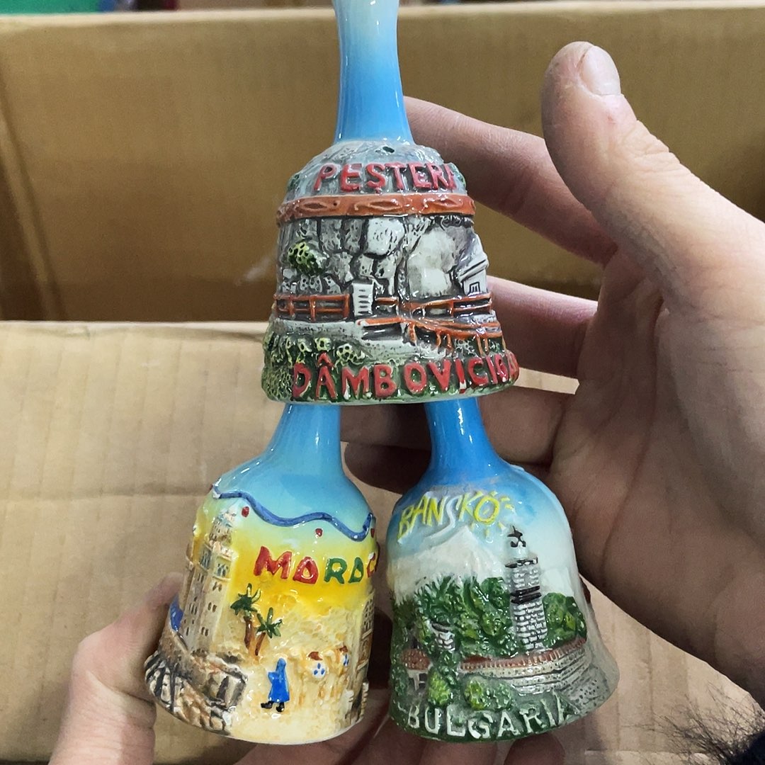 摆件    磕碰 瑕疵。