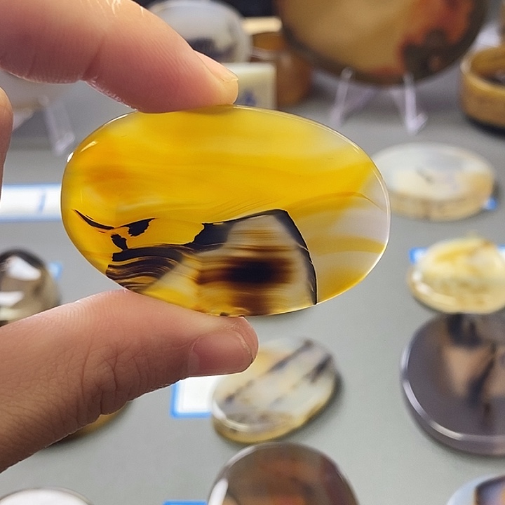 用***6玛瑙/玉髓未镶嵌珠宝半成品