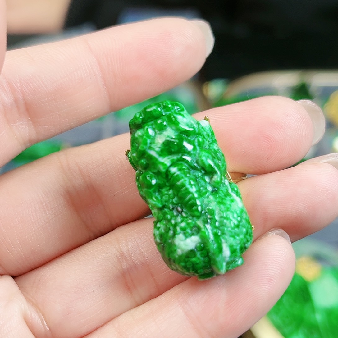 翡翠颈饰银S925镶嵌戒指