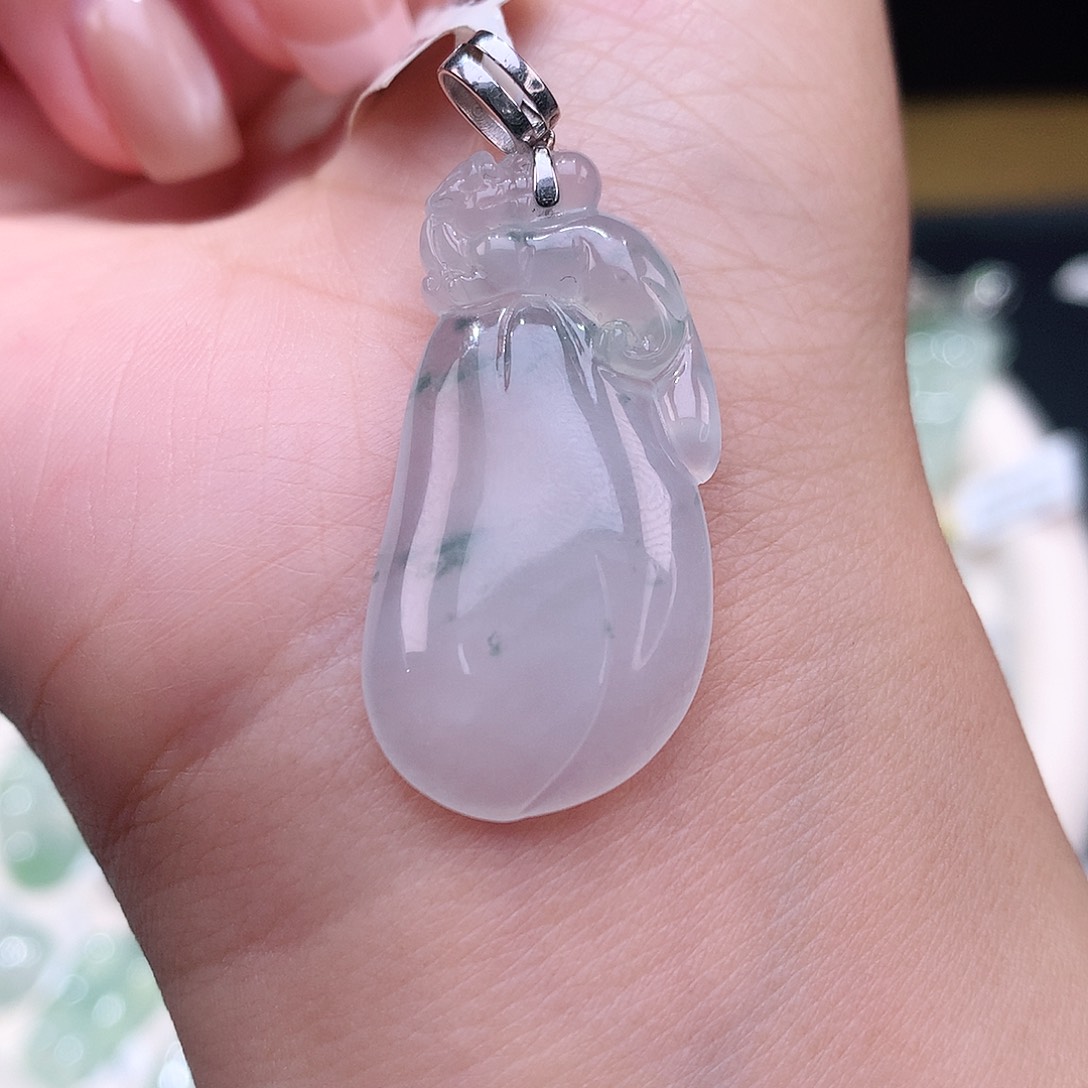 颈饰18K金镶嵌翡翠瓜