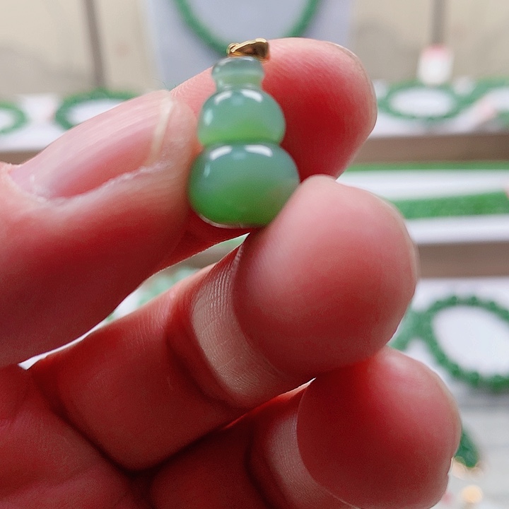 颈饰18K金镶嵌和田玉