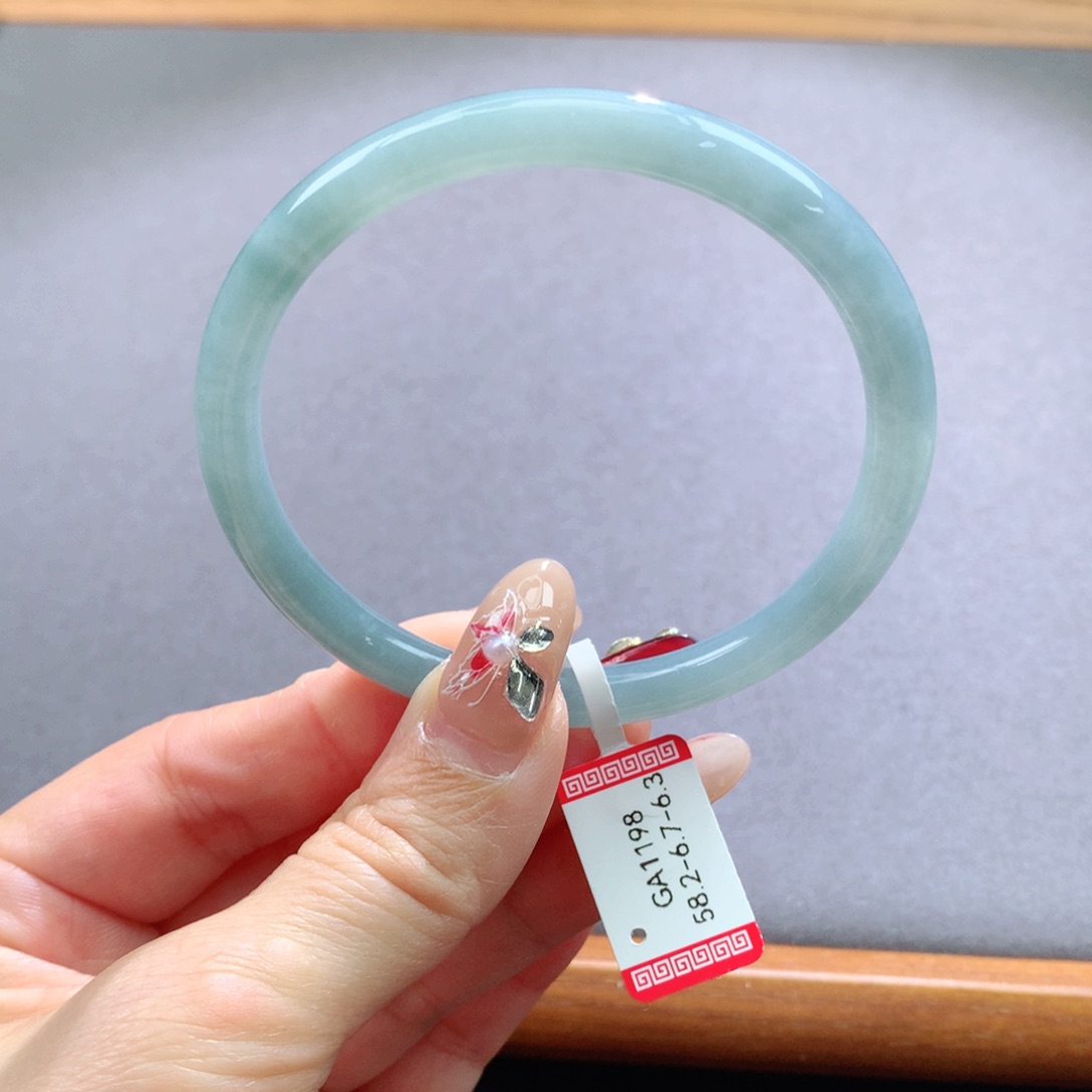 翡翠手镯未镶嵌天然翡翠手镯叮当镯