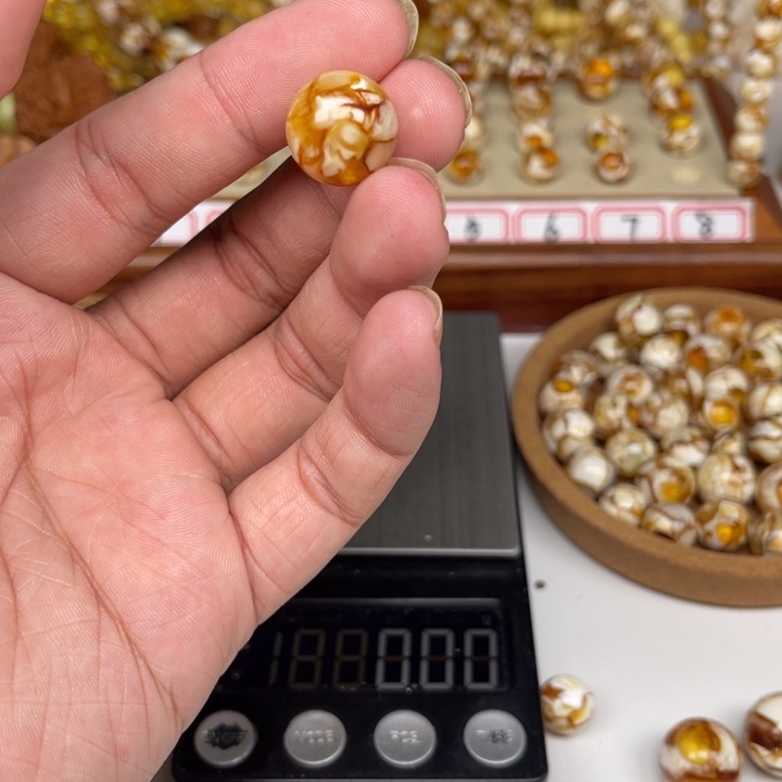 琥珀裸石未镶嵌云*62号