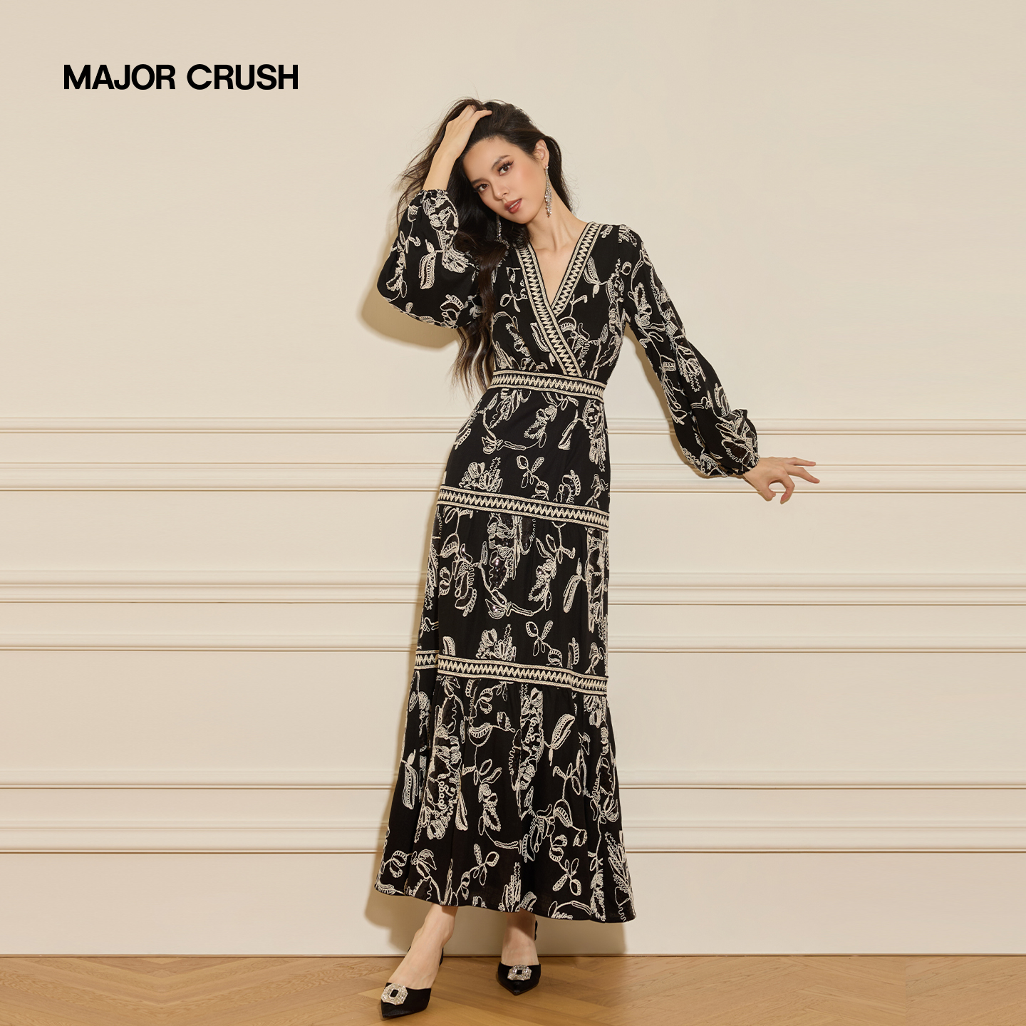 MAJOR CRUSH​​秋季新款复古轻奢法式绣花墨影繁花连衣裙​​7458