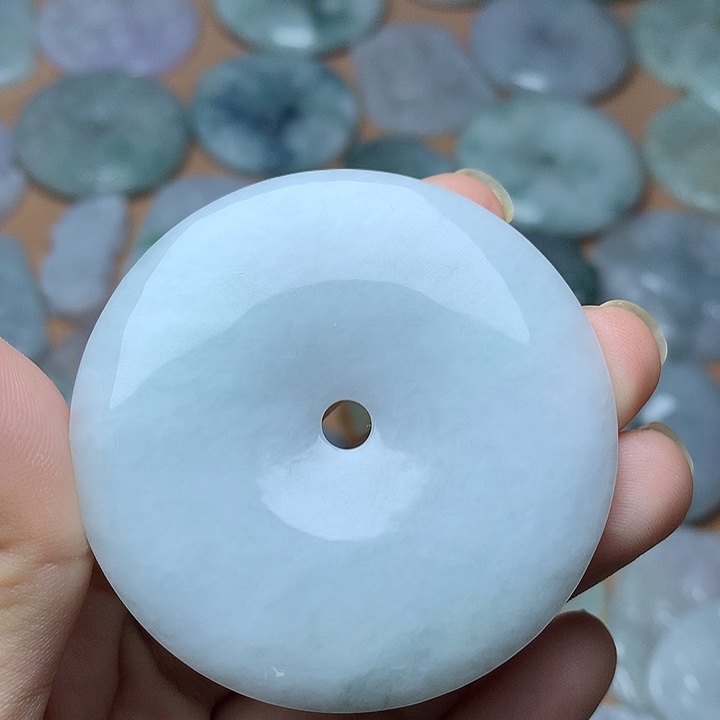 翡翠未镶嵌颈饰平安扣