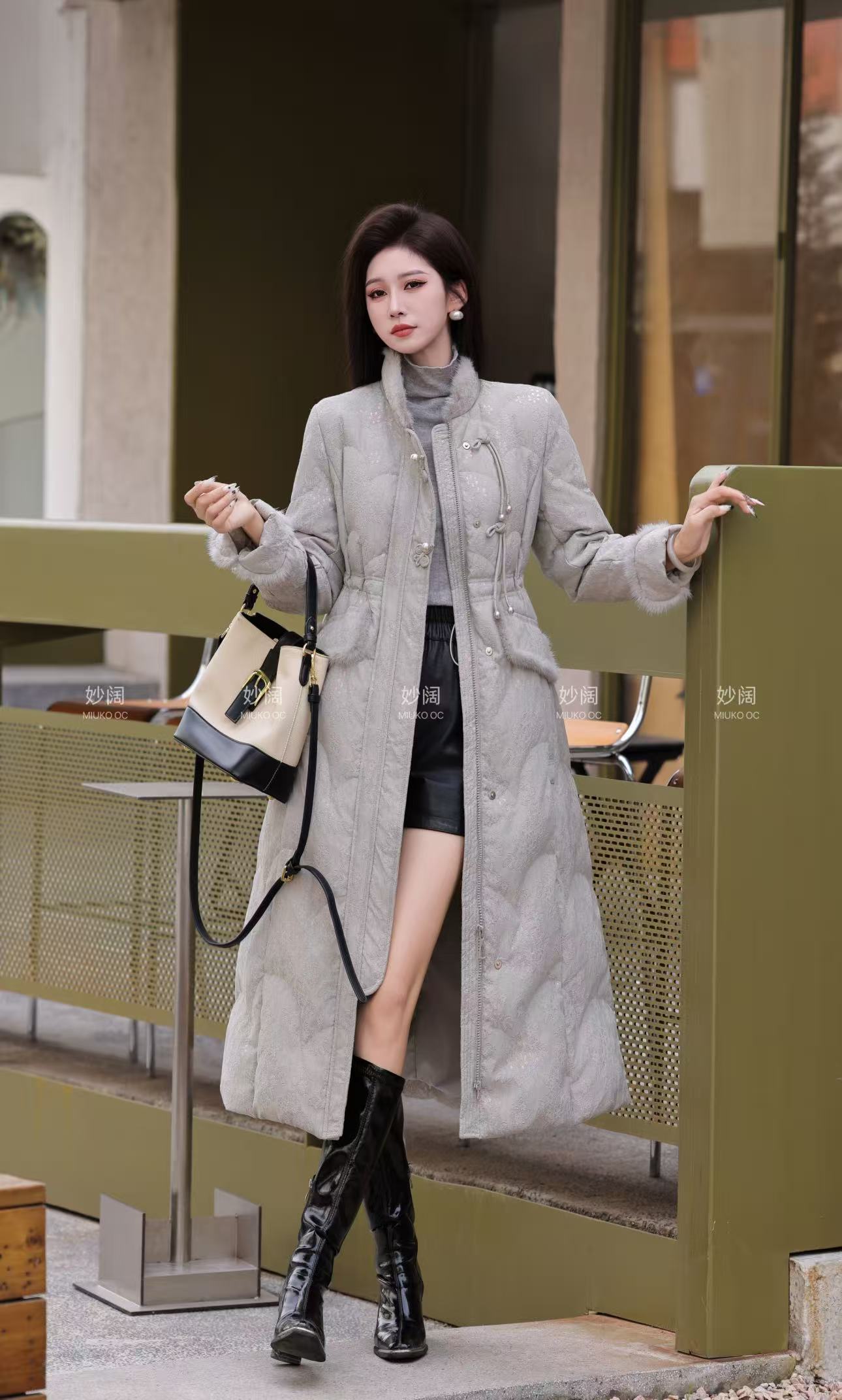 2518-90白鹅绒新款全蕾丝大水貂毛国风气质领修身保暖长款羽绒服