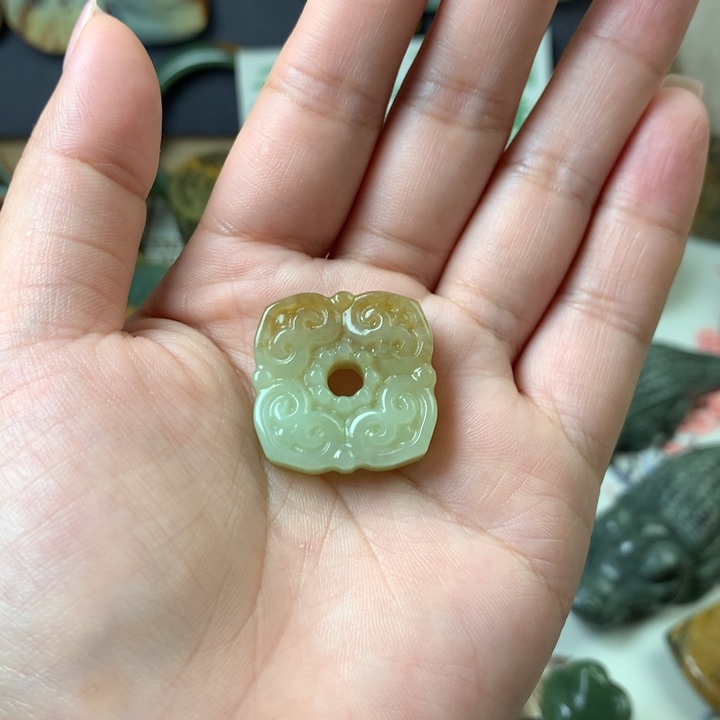 岫岩老玉（透闪石质玉）挂件未镶嵌