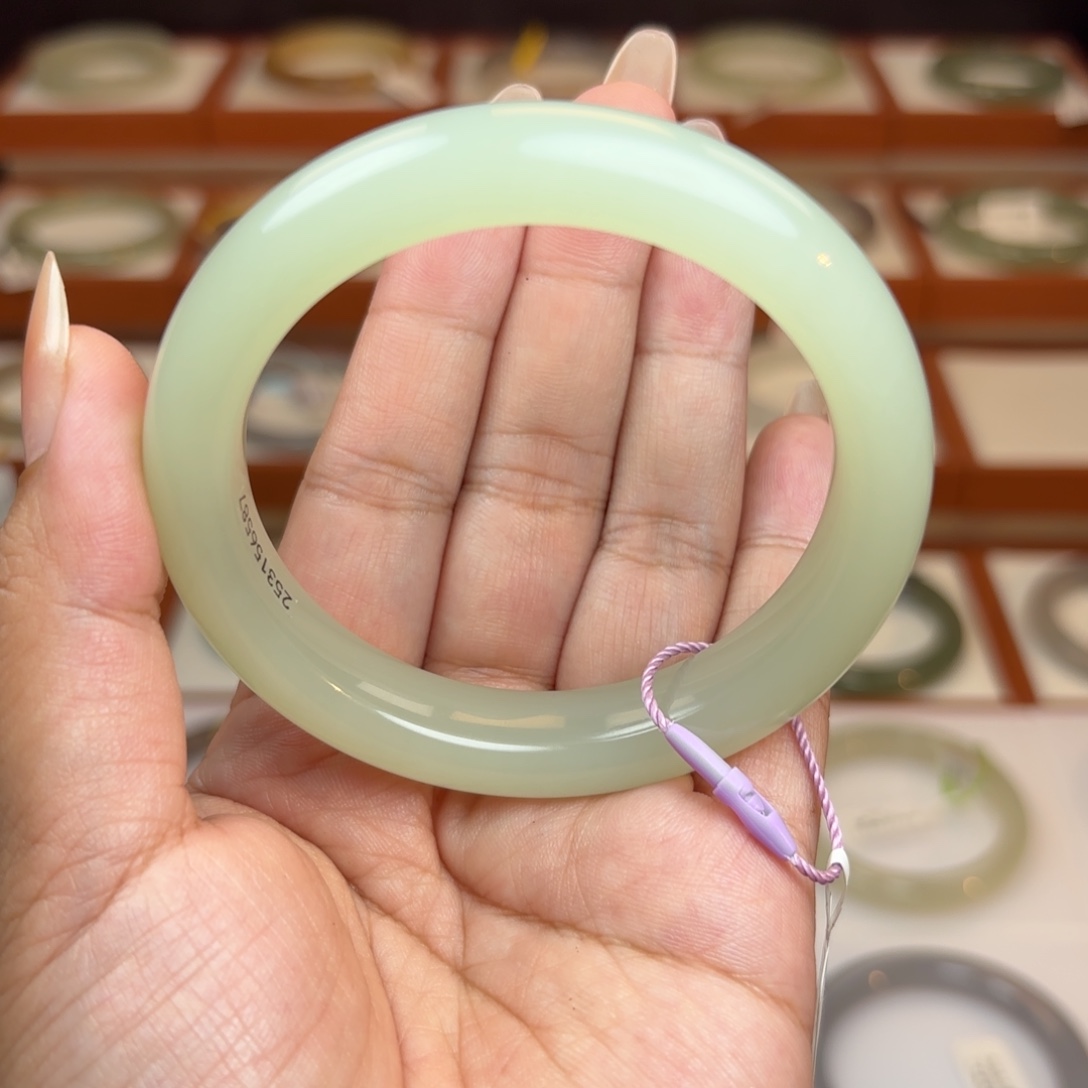 未镶嵌手镯和田玉晴水手镯料子干净