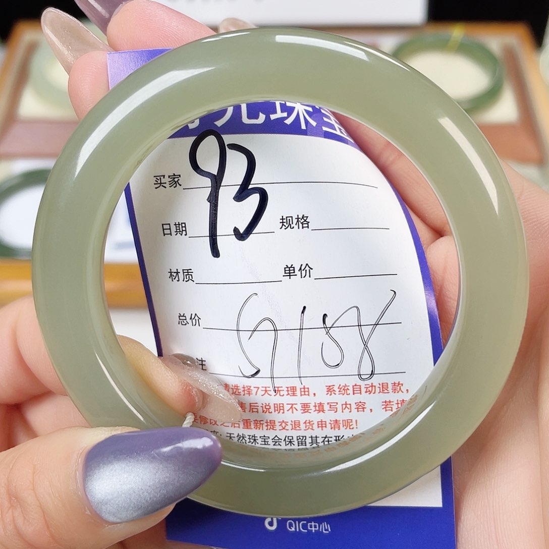 和田玉手镯未镶嵌