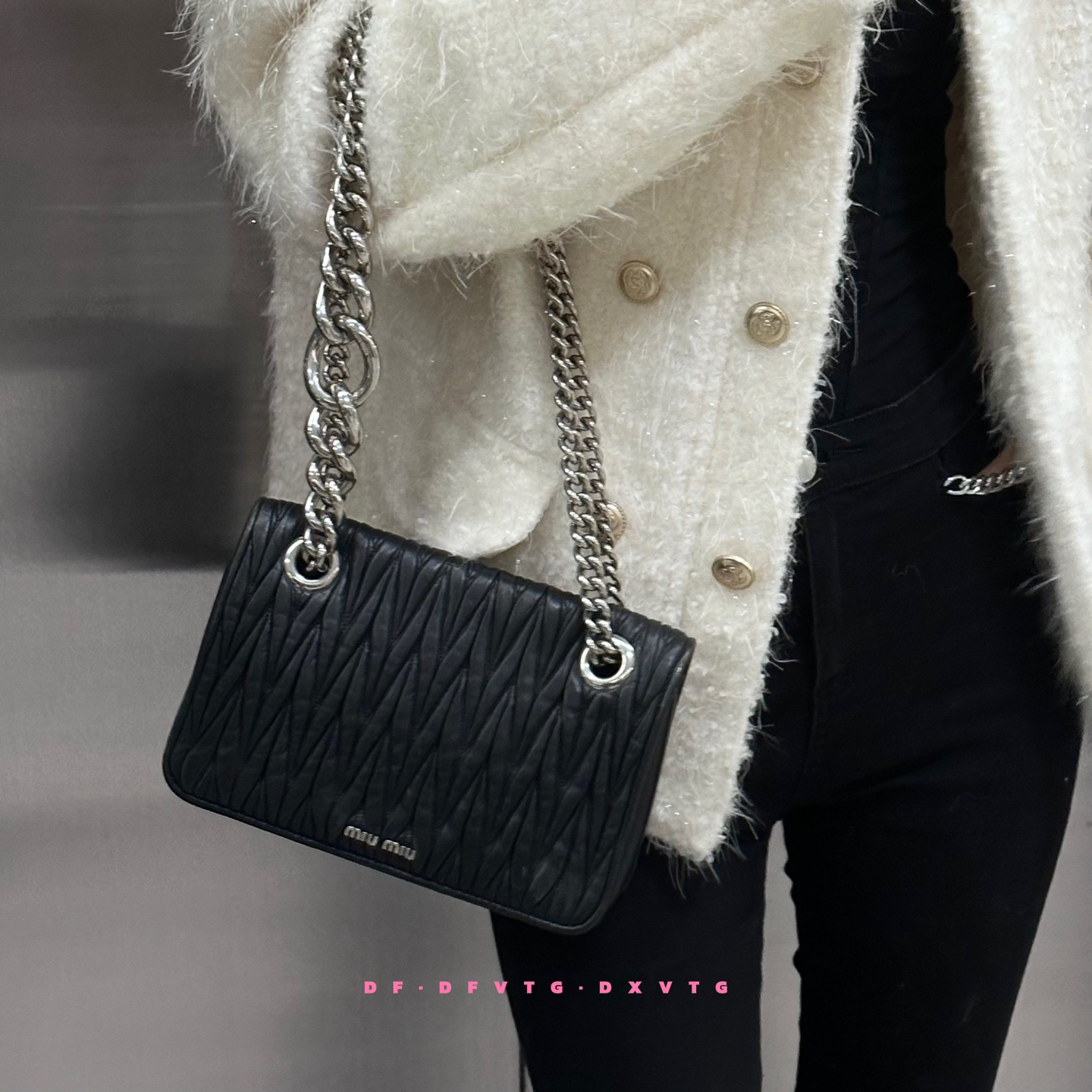 95新 MIU MIU/缪缪 miumiu 黑银泡芙斜挎包K