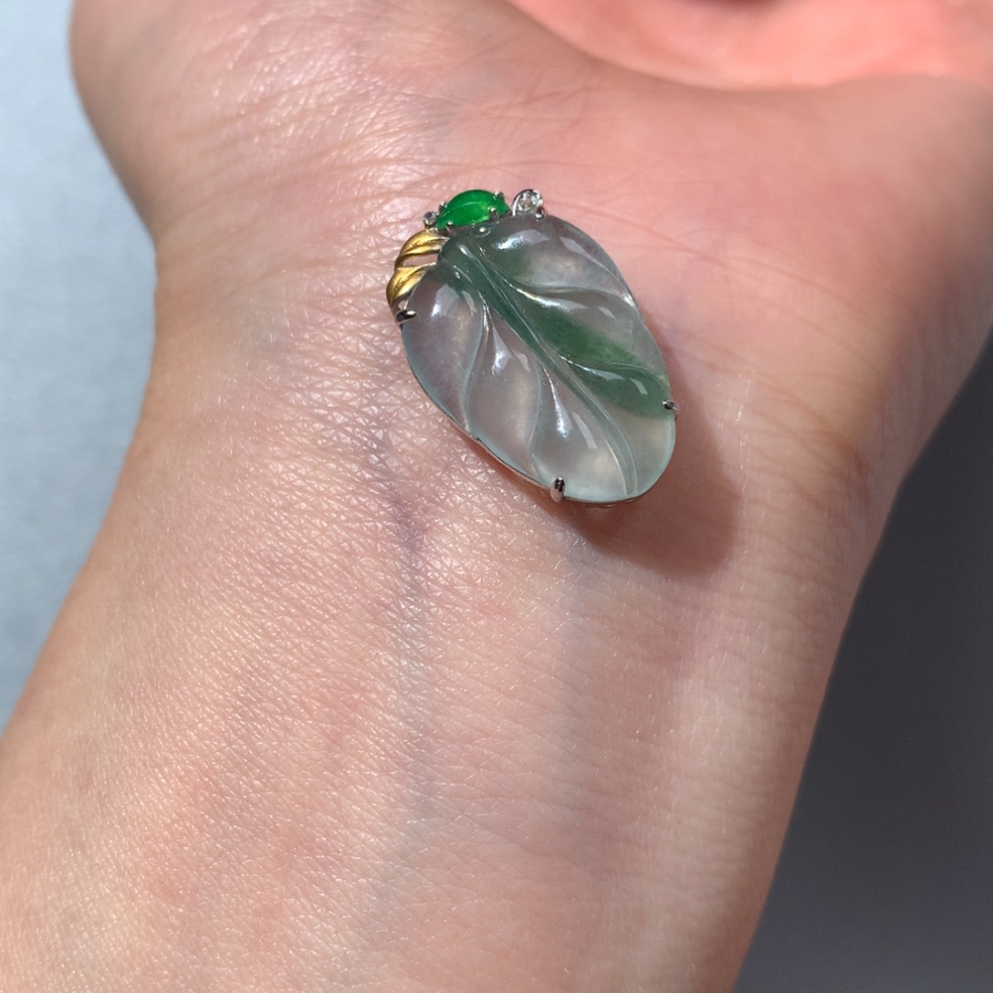 翡翠18K金镶嵌颈饰叶子