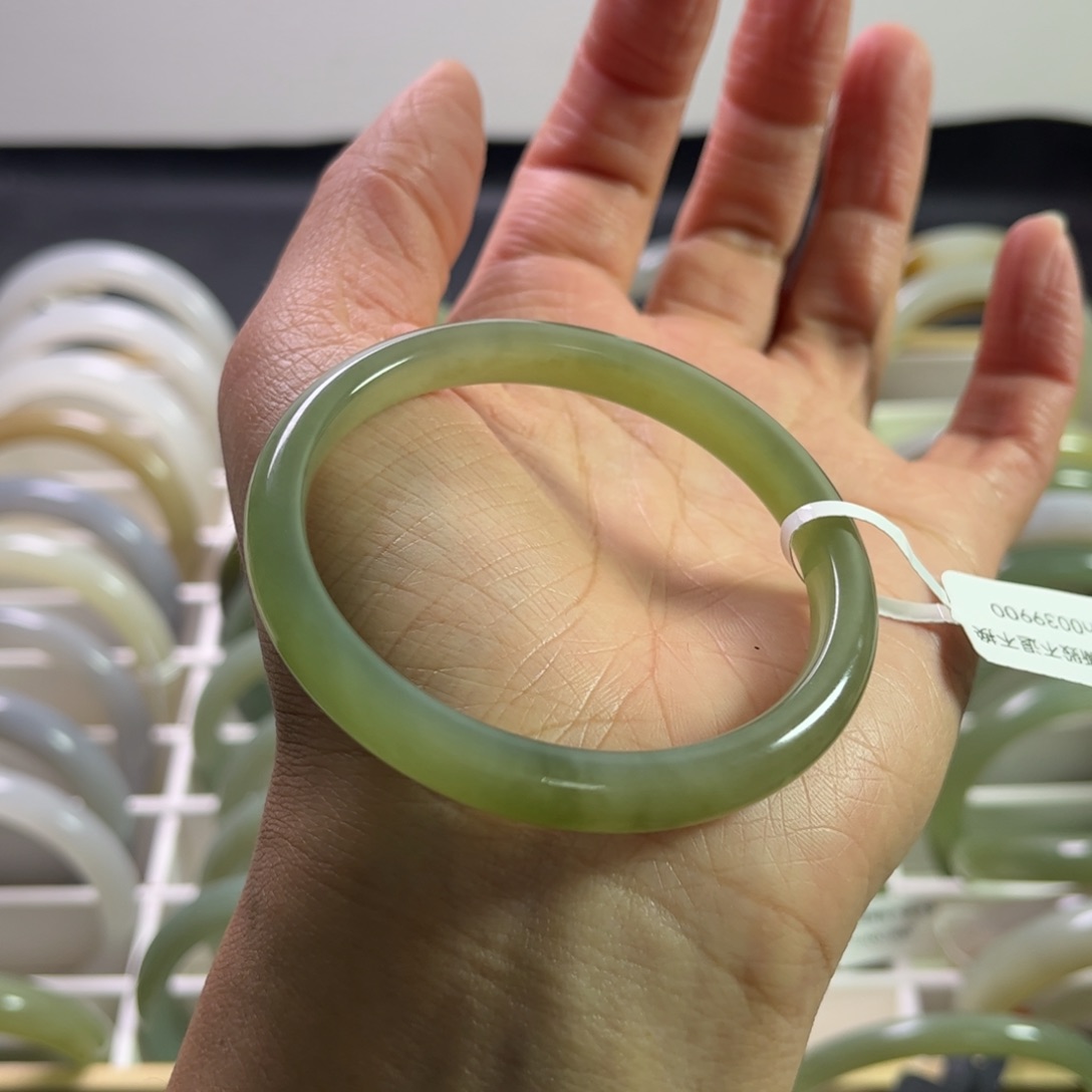 和田玉手镯53.6圈未镶嵌