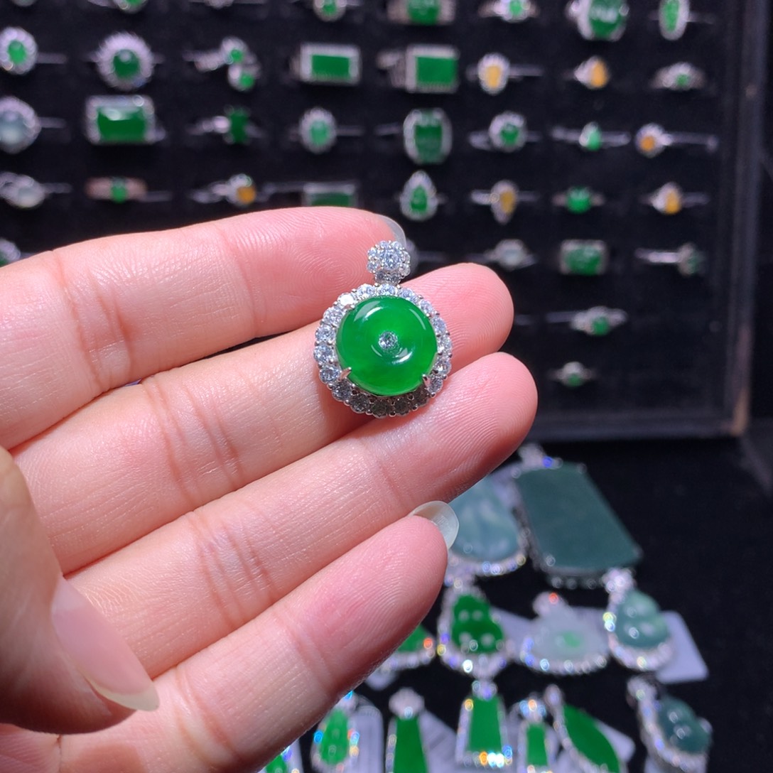 翡翠银S925镶嵌颈饰翡翠