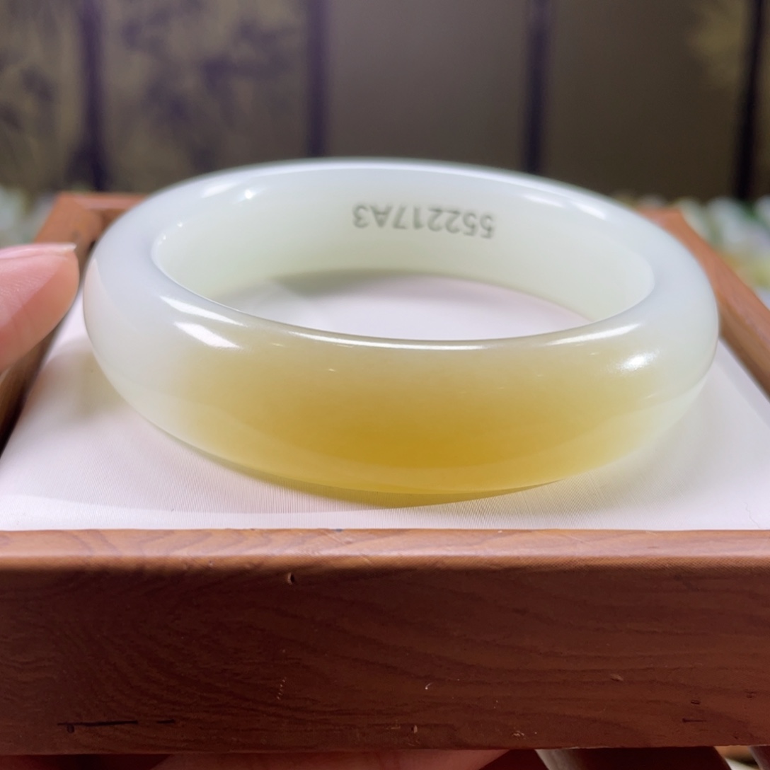 和田玉未镶嵌手镯55圈