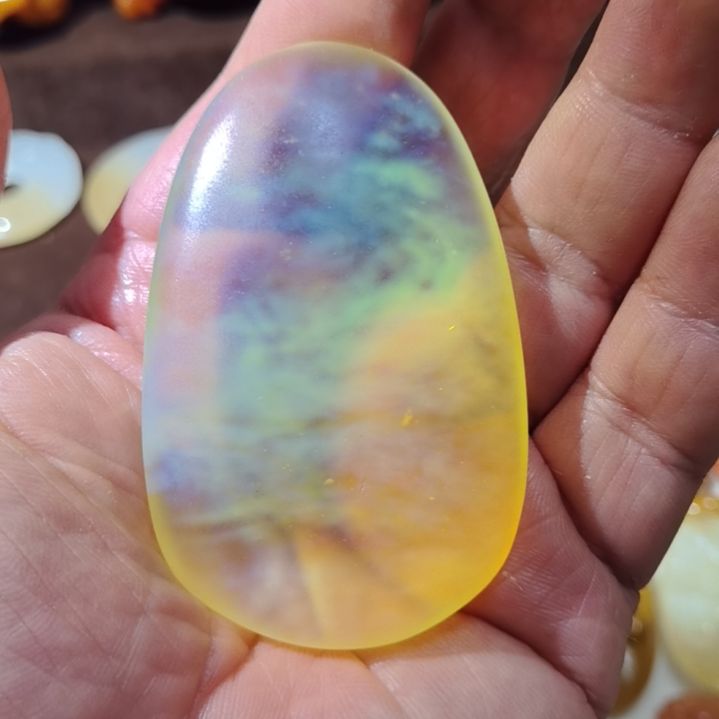 透闪石质玉未镶嵌珠宝奇石