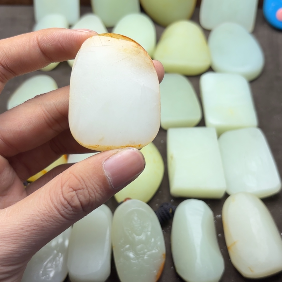 白***尔定制和田玉未镶嵌挂件