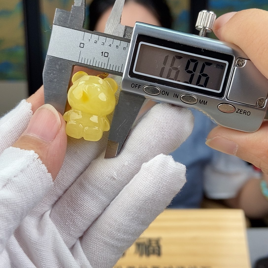 未镶嵌琥珀珠宝奇石
