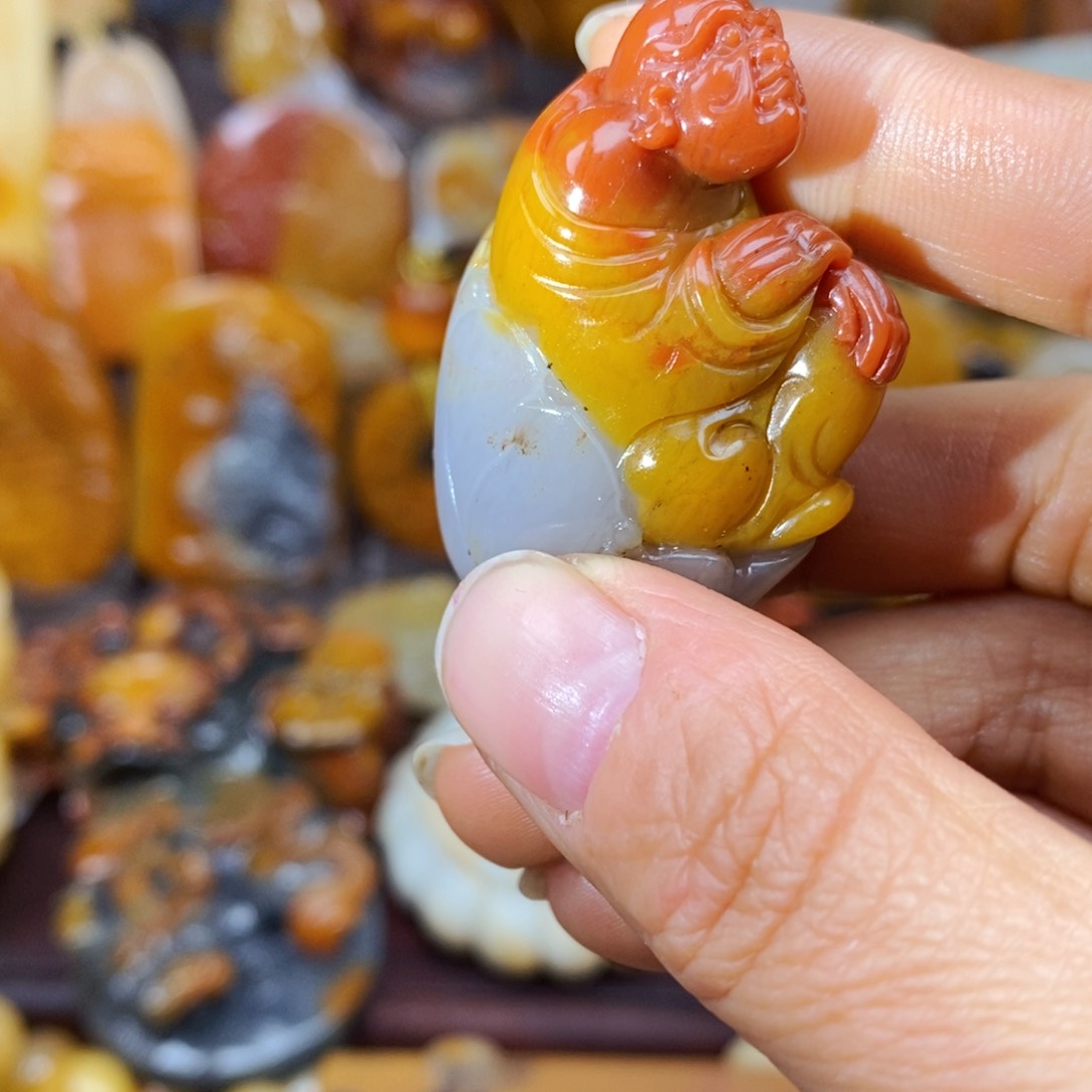 石英质玉（黄龙玉）颈饰未镶嵌