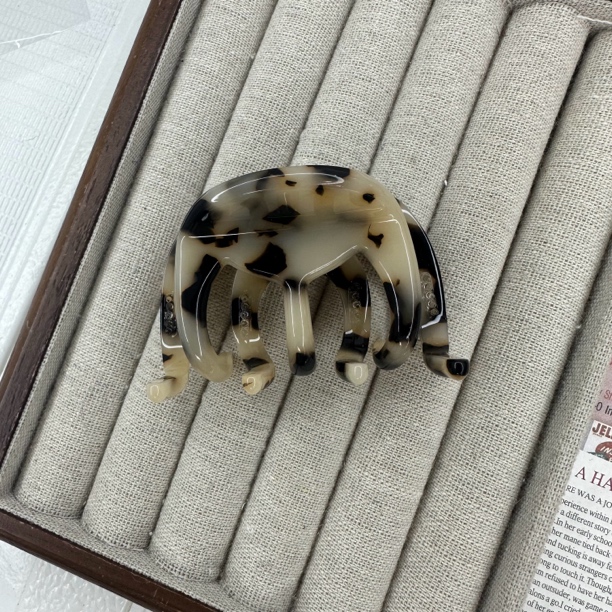 音杳F-1239新款醋酸七抓豹纹抓夹半扎