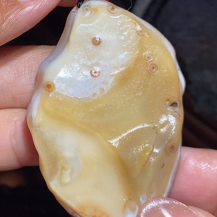 花岗石只买单纯的吊坠，没带链子，属的性质。