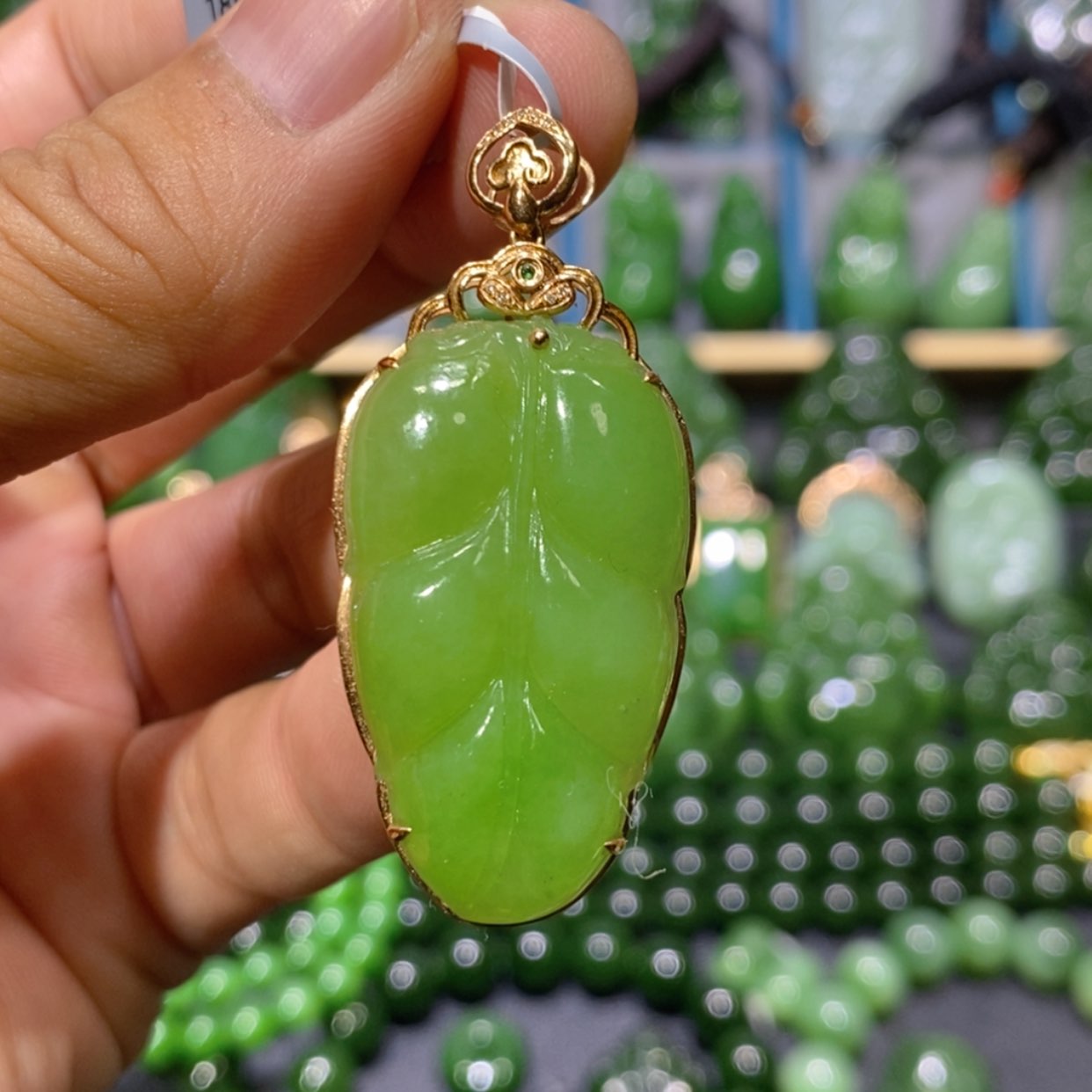 【闪购商品】和田玉吊坠(不含链)18K金镶嵌苹果绿叶子 35