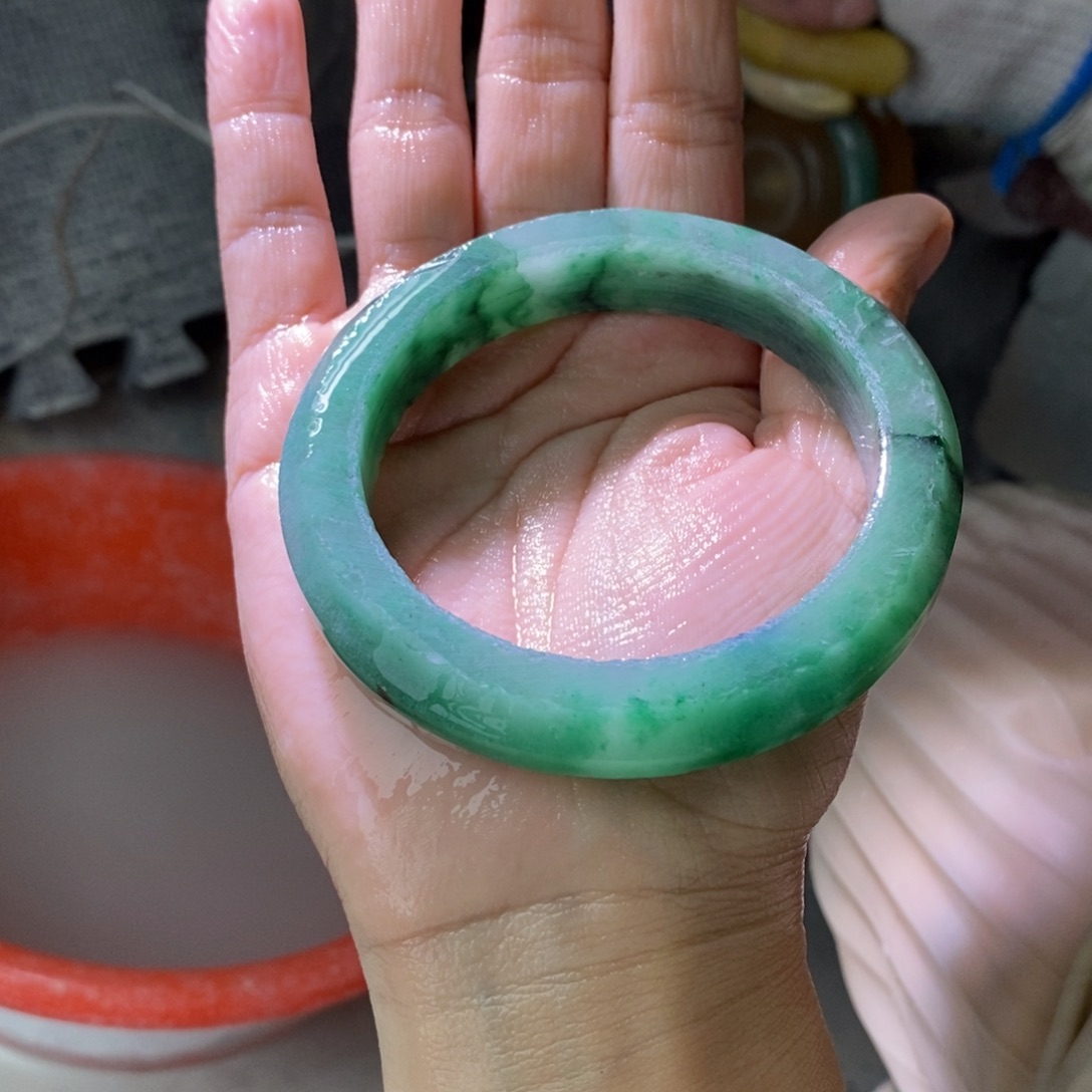 爱***我石英质玉（非洲翠）未镶嵌手镯定制