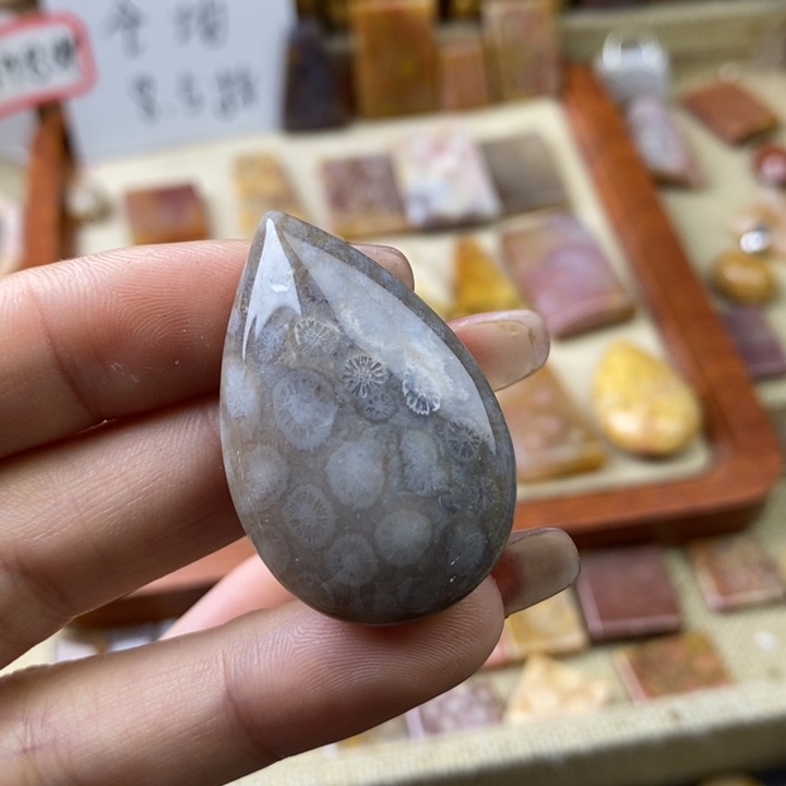 石英岩玉合金颈饰