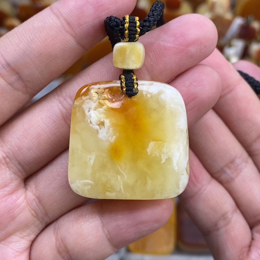 蜜蜡未镶嵌珠宝奇石