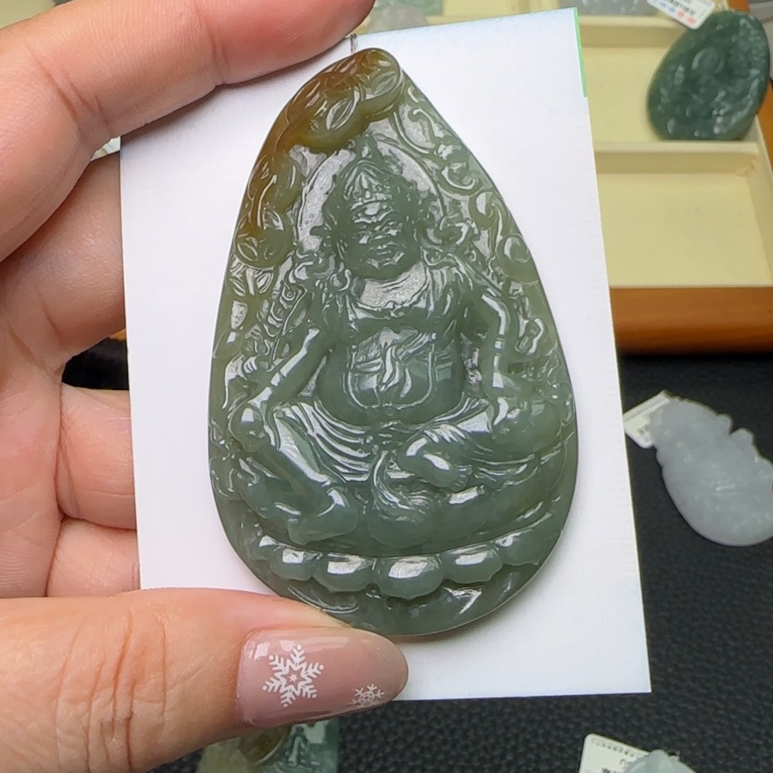 翡翠未镶嵌颈饰  