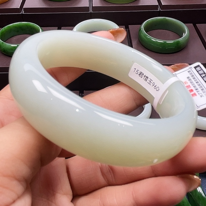 和田玉未镶嵌手镯